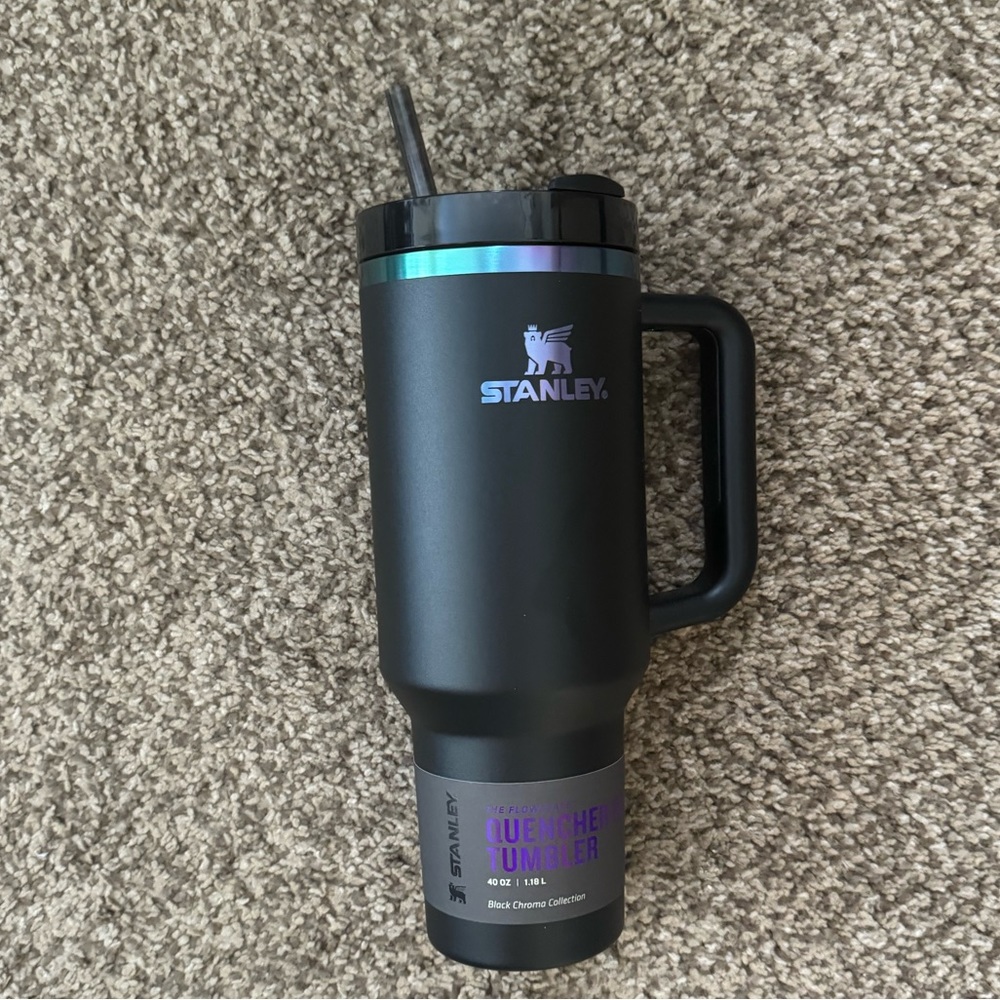 Stanley The Black Chroma Collection Flowstate Quencher 40oz Tumbler